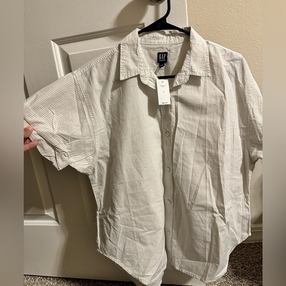 Gap button up